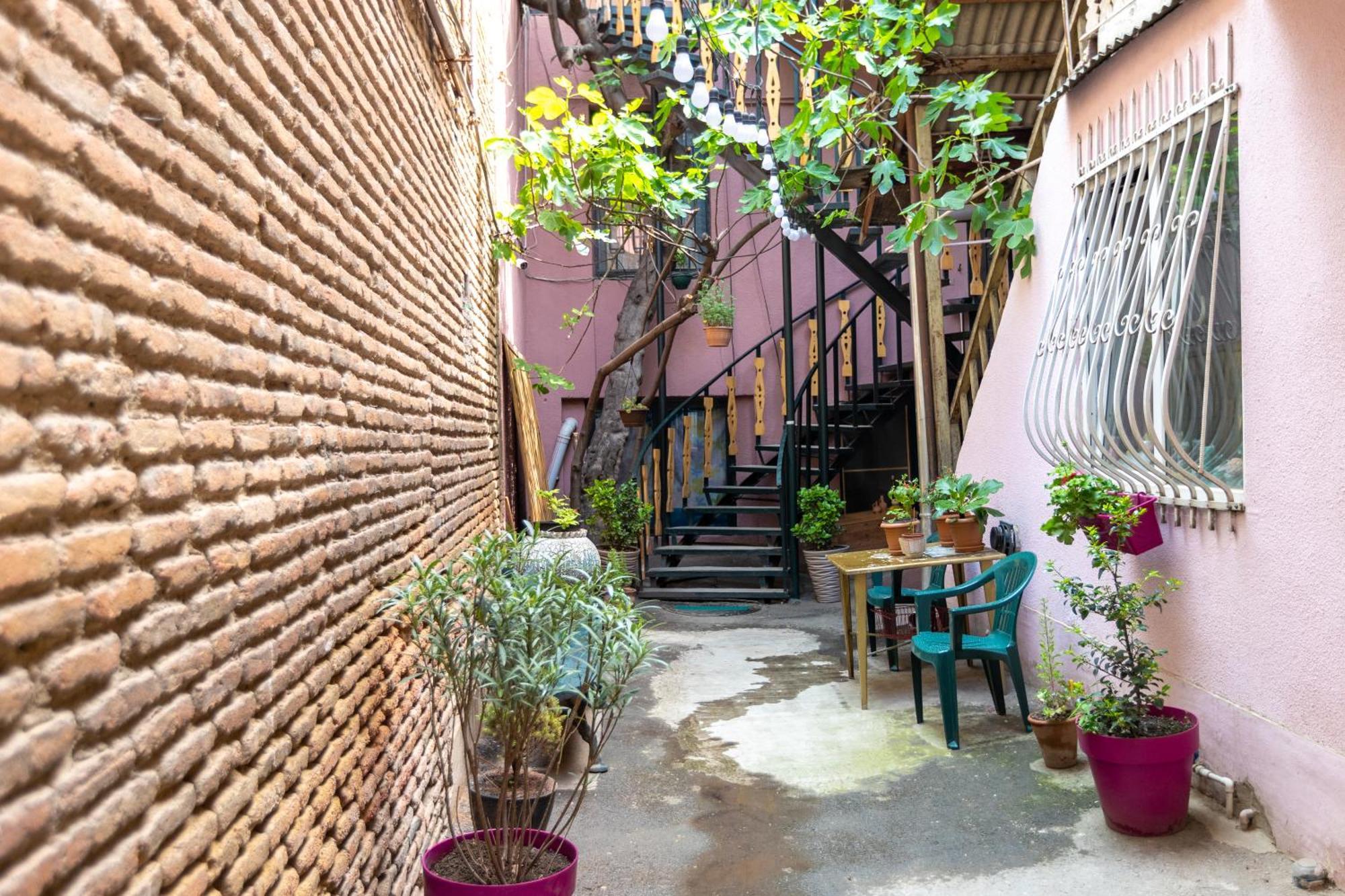Home 12 Tbilisi Luaran gambar